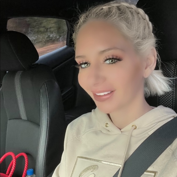 Meet your Posher, Brooke - Picture 12 of 12